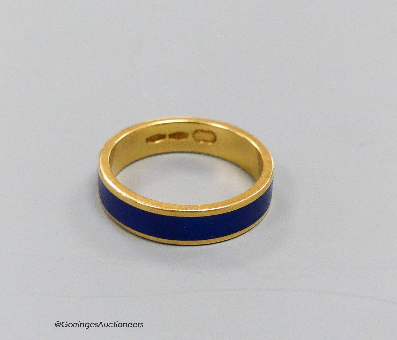 An 18ct. gold and blue enamel ring, size J, 3.9g.